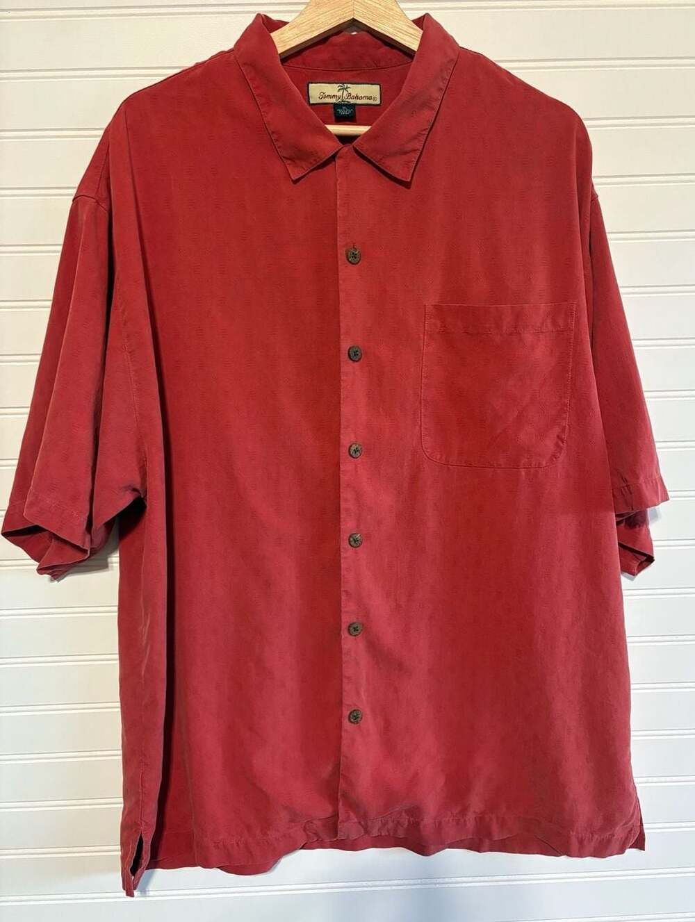 Tommy Bahama Men's XL Red 100% Silk Short Sleeve Button Down Shirt